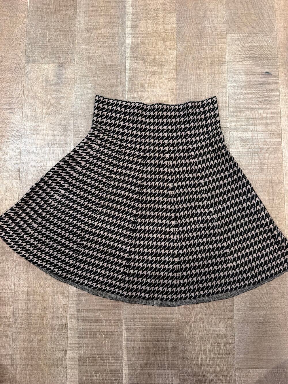 Max Studio Houndstooth Knit Flared Skirt